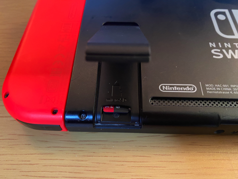 SwitchのSDカード挿入口